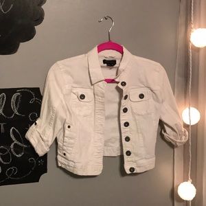 5/ $25 ‼️ White Jean Jacket